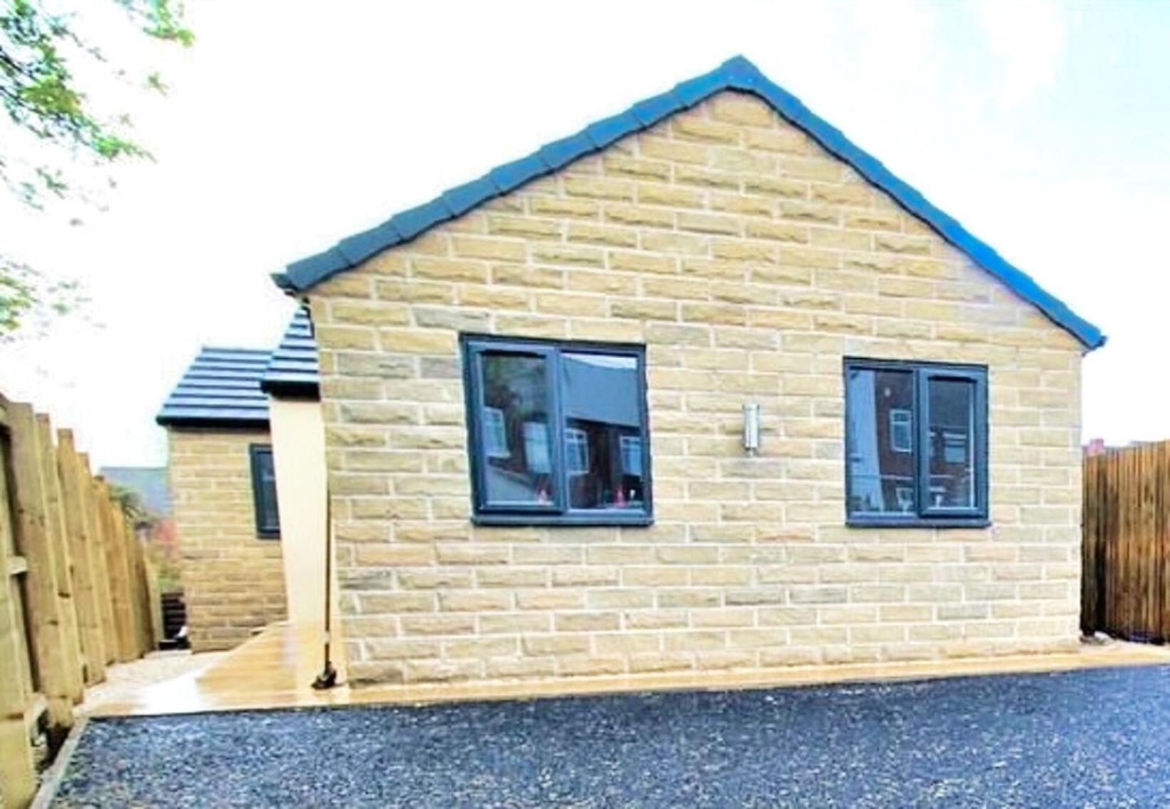 Rotherham - Rawmarsh - Great Customer Feedback - 2 Bed Bungalow - New Build - High End Furnishings - Wheel Chair Accessible - Large Enclosed Garden - Dog Friendly Exterior foto