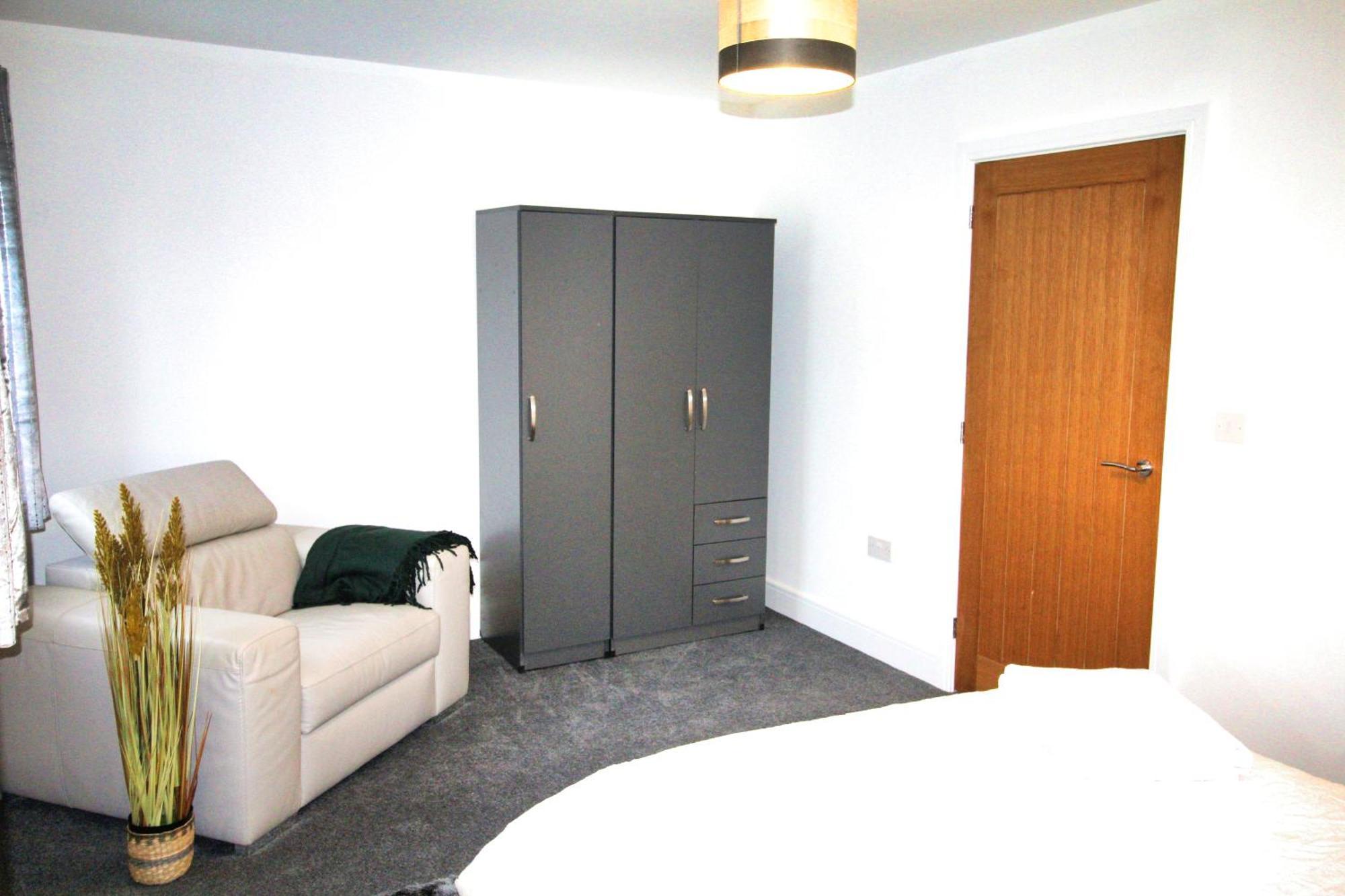 Rotherham - Rawmarsh - Great Customer Feedback - 2 Bed Bungalow - New Build - High End Furnishings - Wheel Chair Accessible - Large Enclosed Garden - Dog Friendly Exterior foto